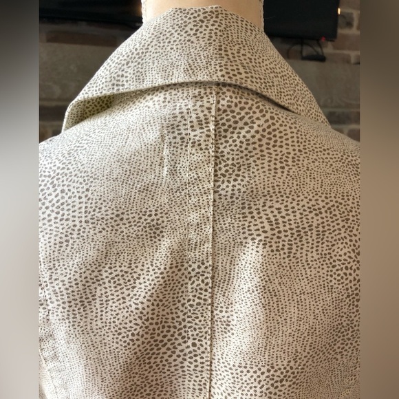 AMX ladies tan jacket with print, size small - Picture 7 of 8